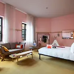 Mob Paris Les Puces 3* Saint-Ouen (Seine-Saint-Denis)