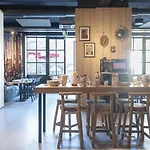 Hotel Mob Paris Les Puces