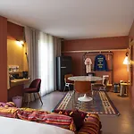 Hotel Mob Paris Les Puces