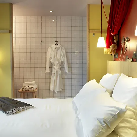 Mob Paris Les Puces Hotel 3*