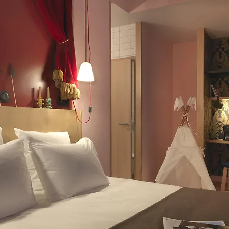 Mob Paris Les Puces Szálloda 3*