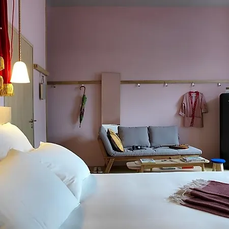 Mob Paris Les Puces Hotel