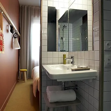 Mob Paris Les Puces Hotel
