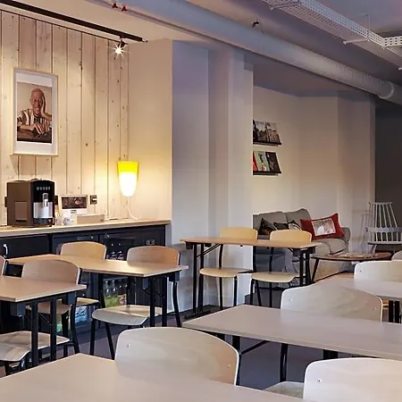 Mob Paris Les Puces Hotel 3*