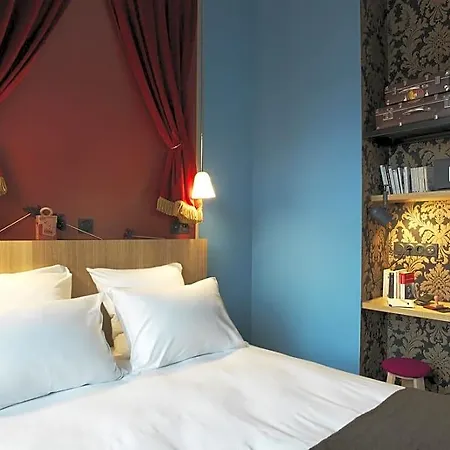 Mob Paris Les Puces Hotel 3*