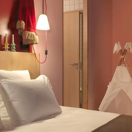 Hotel Mob Paris Les Puces 3*