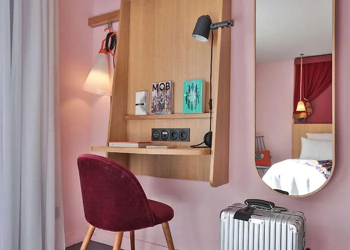 Hotel Mob Paris Les Puces 3*